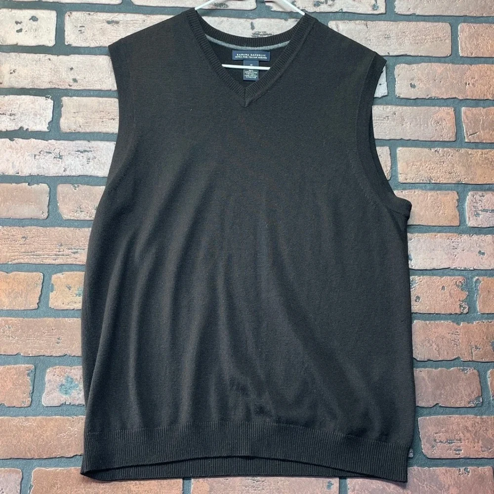 Banana Republic Men's‎ M Brown V-Neck Extrafine 100% Merino Wool Sweater Vest